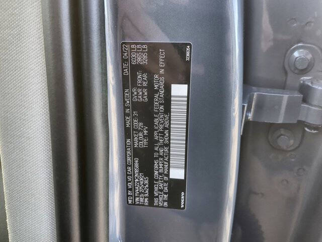 2022 Volvo XC90 T6 Momentum 6-Passenger