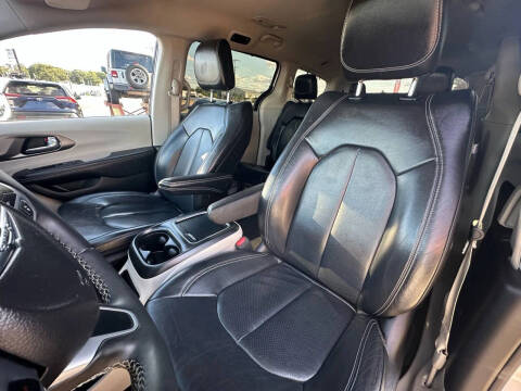 2022 Chrysler Pacifica Touring L