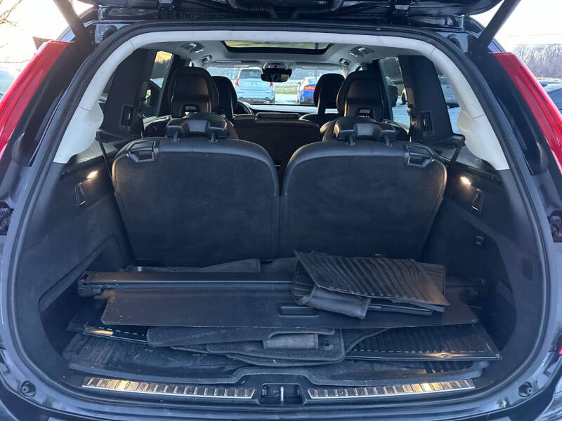 2016 Volvo XC90 T6 Momentum