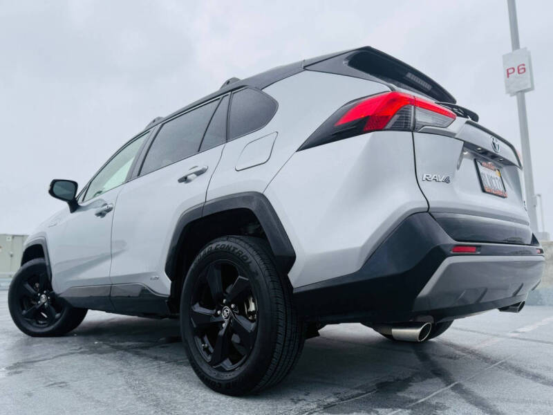 2019 Toyota RAV4 XSE photo 14