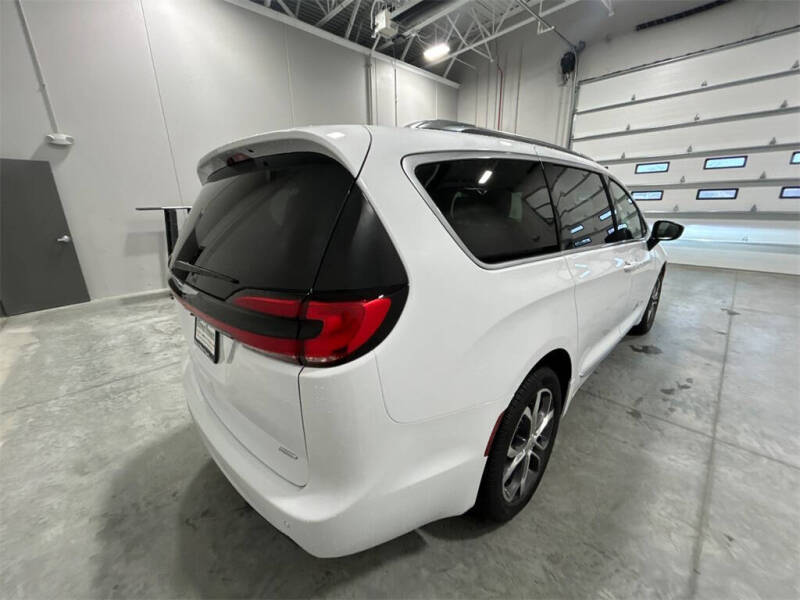 2026 Chrysler Pacifica Pinnacle