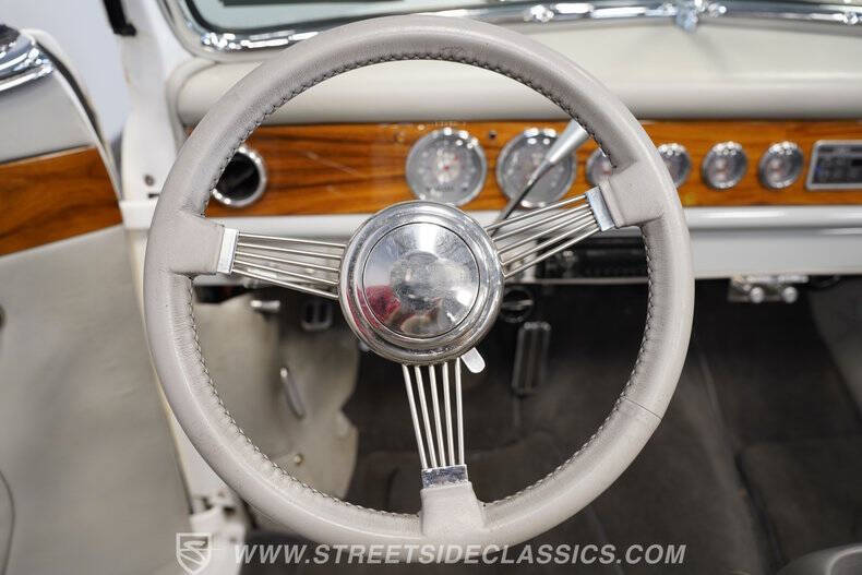 1947 Ford Deluxe