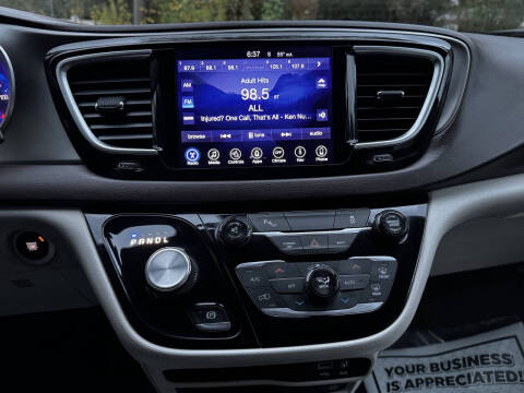 2017 Chrysler Pacifica Touring-L Plus