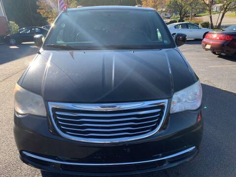 2013 Chrysler Town and Country for sale at DDN & G Auto Sales in Newnan GA