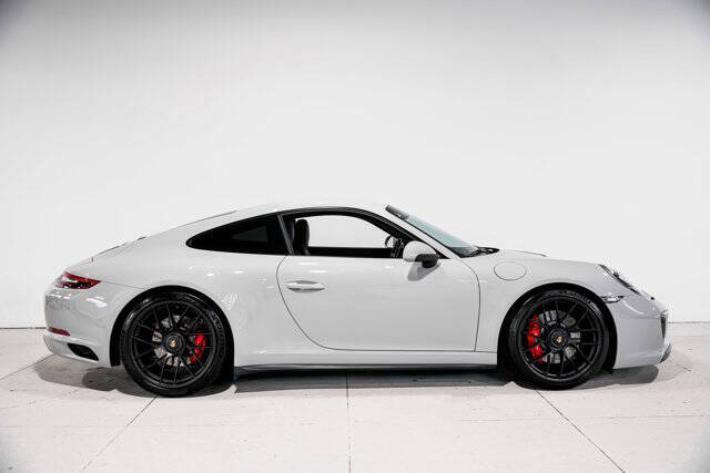 2018 Porsche 911 Carrera GTS