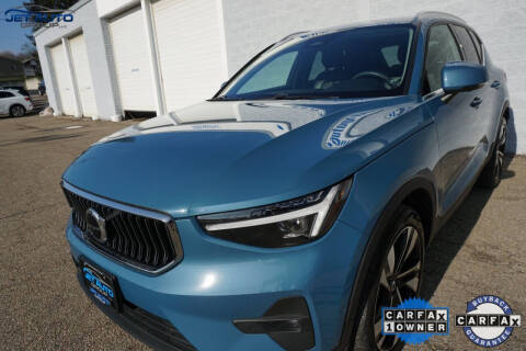 2023 Volvo XC40 B5 Ultimate Bright Theme