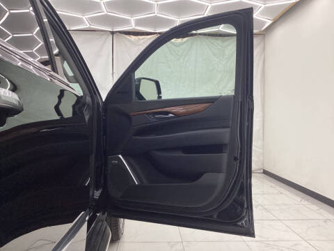 2017 Cadillac Escalade Luxury