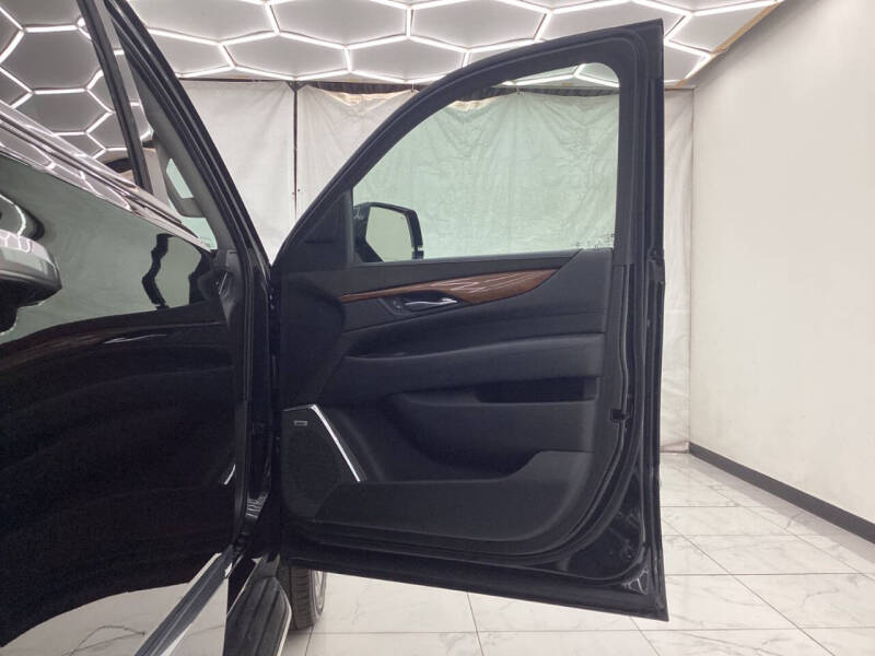 2017 Cadillac Escalade Luxury