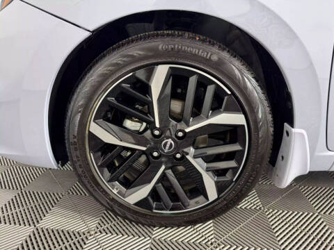 2025 Nissan Versa SR