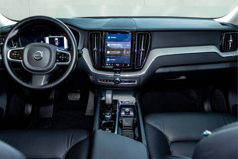 2025 Volvo XC60 B5 Plus Dark Theme