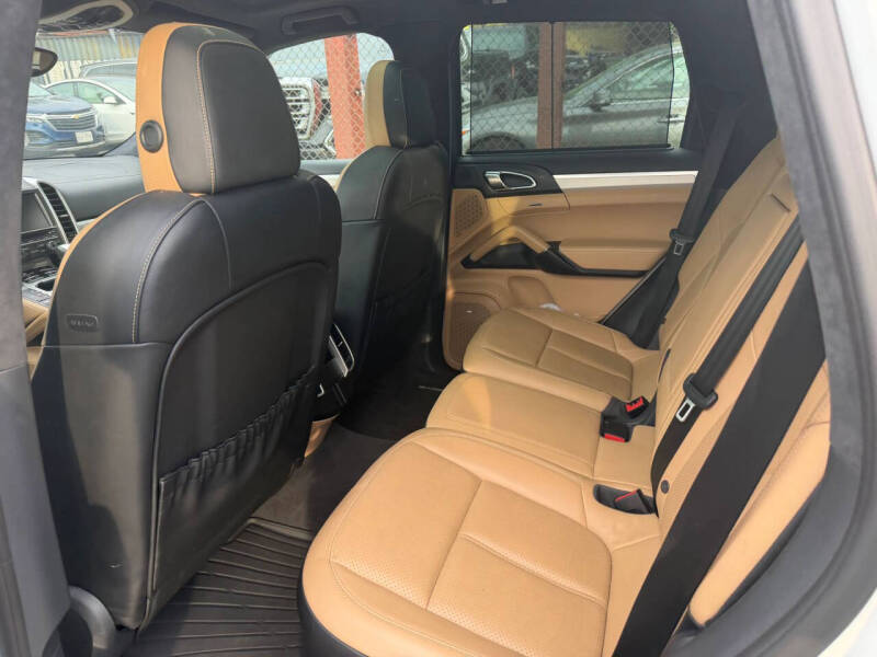 2014 Porsche Cayenne GTS