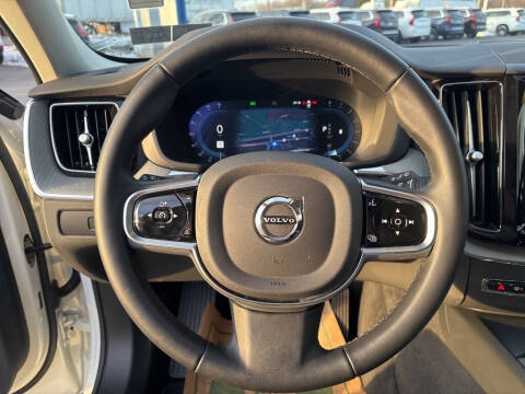2025 Volvo XC60 B5 Plus Dark Theme