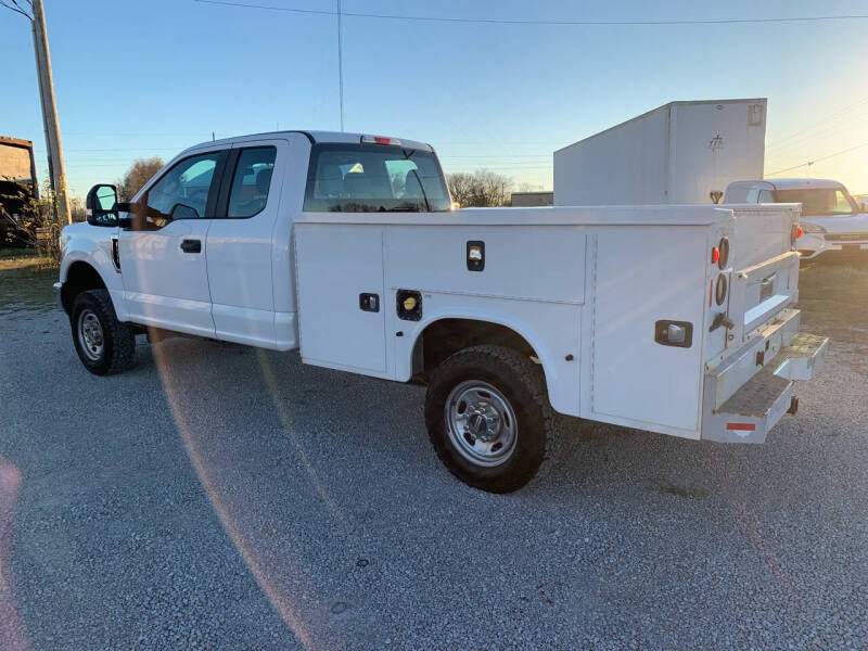 2017 Ford F-350 Super Duty XL photo 3