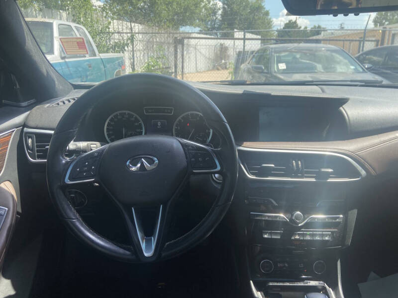 2017 Infiniti QX30 Premium