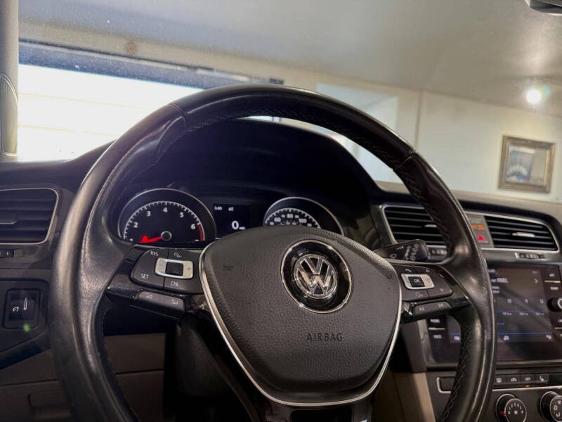 2018 Volkswagen Golf TSI SE