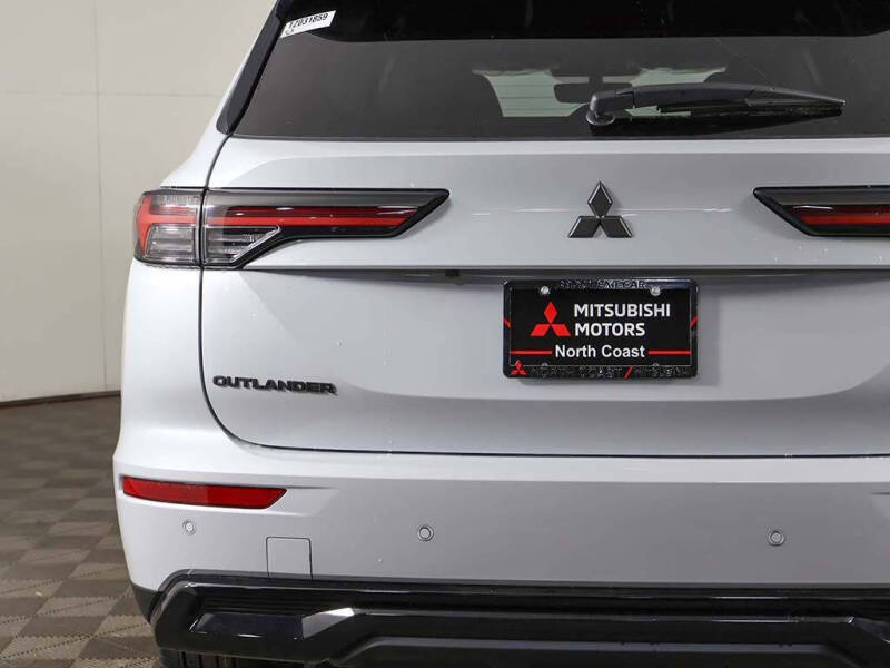 2026 Mitsubishi Outlander LE