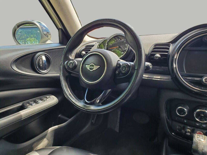 2017 MINI Clubman Base photo 33