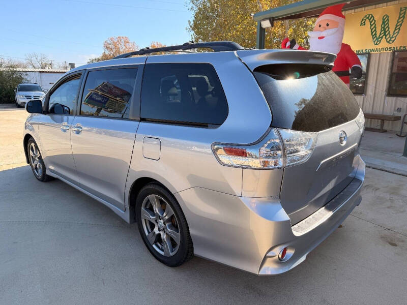 2017 Toyota Sienna SE 8-Passenger