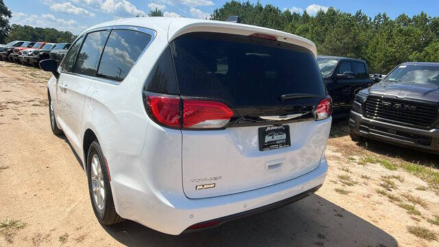 2026 Chrysler Voyager LX