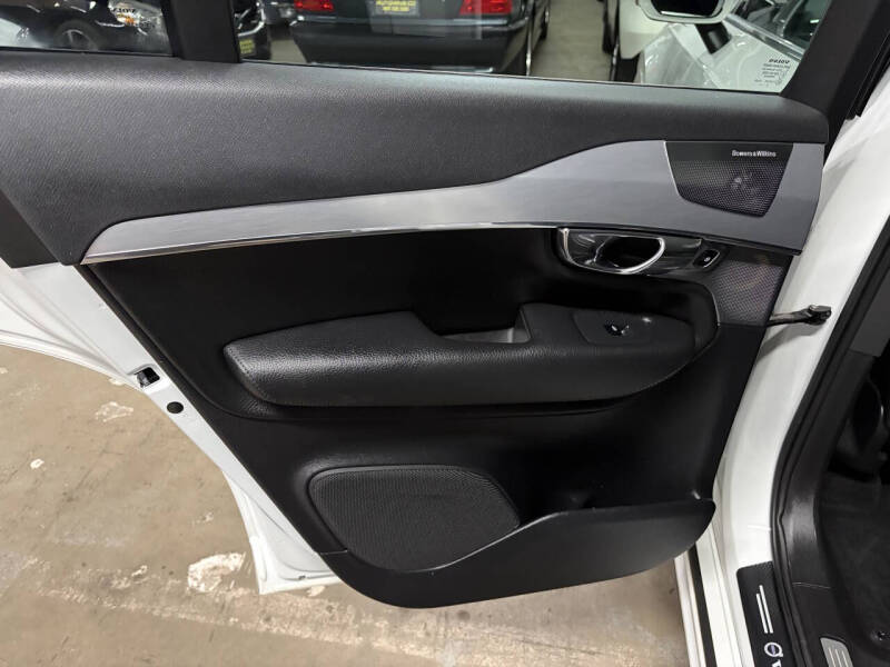 2016 Volvo XC90 T6 Momentum