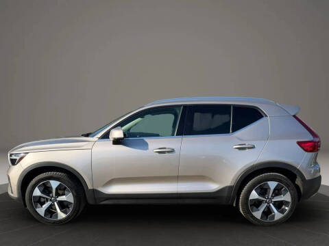 2024 Volvo XC40 B5 Plus Bright Theme