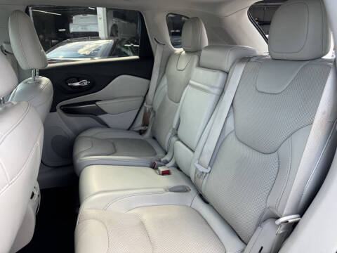 2019 Jeep Cherokee Overland