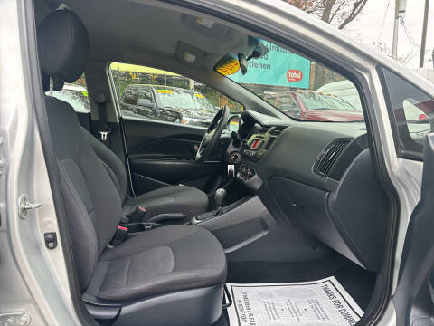 2014 Kia Rio 5-Door LX