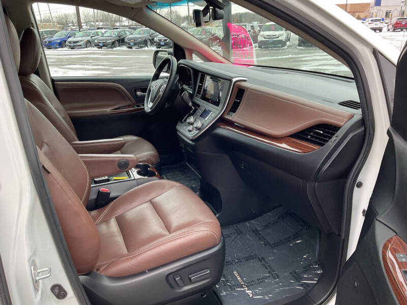 2017 Toyota Sienna Limited Premium 7-Passenger