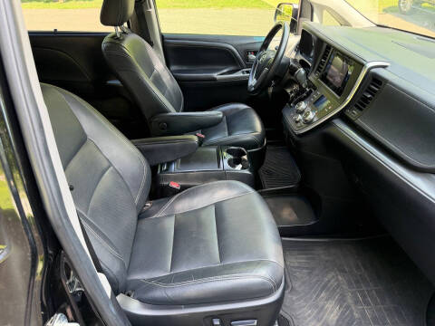 2015 Toyota Sienna SE Premium 8-Passenger