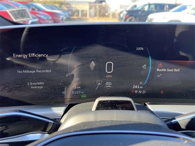 2024 Cadillac LYRIQ Luxury 2