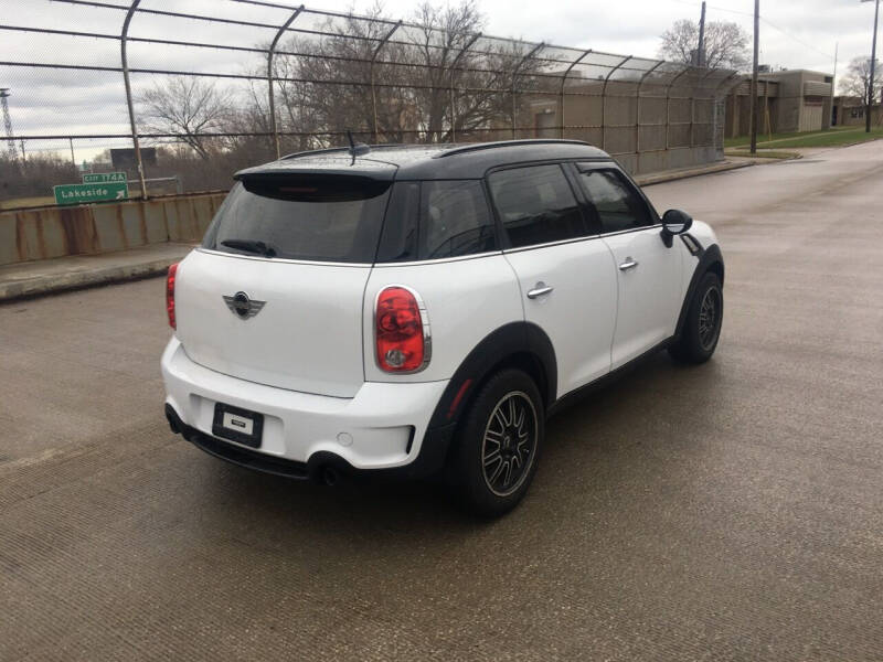 2014 MINI Countryman Countryman S photo 18