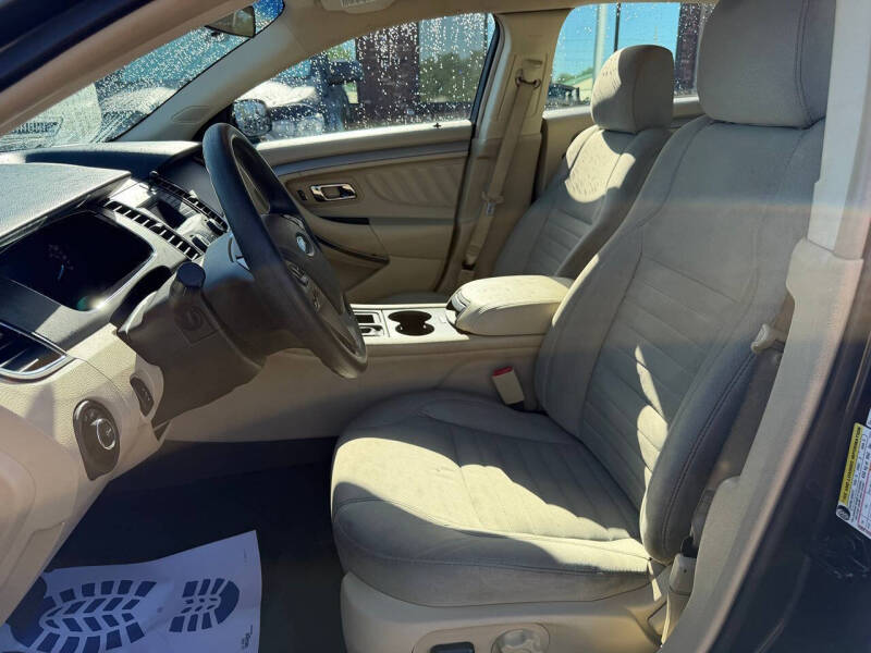 2016 Ford Taurus SE