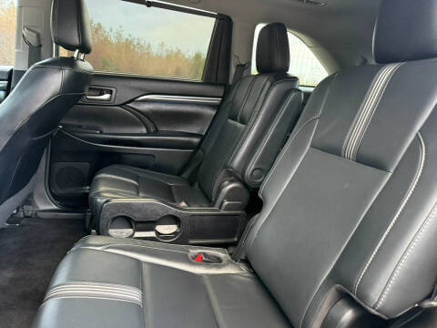 2017 Toyota Highlander SE