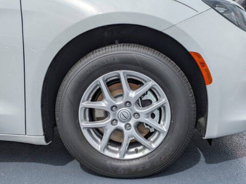 2026 Chrysler Voyager LX