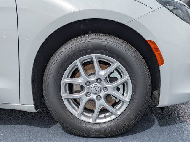 2026 Chrysler Voyager LX