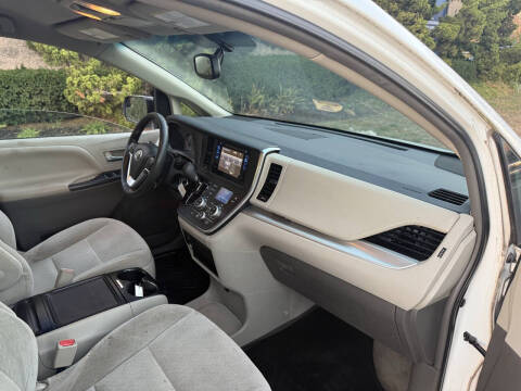 2015 Toyota Sienna LE 8-Passenger