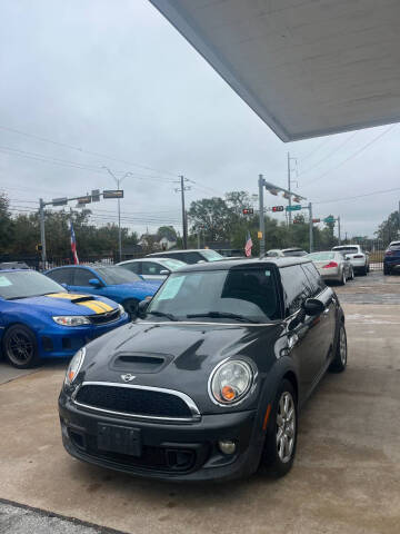 2013 MINI Hardtop for sale at Auto Outlet Inc. in Houston TX