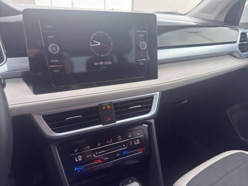 2025 Volkswagen Taos SE 4Motion