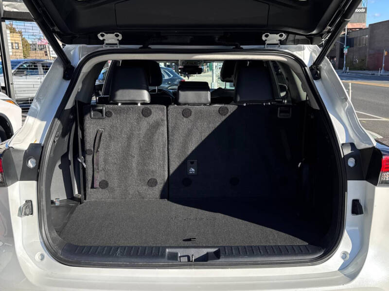 2023 Toyota Highlander Hybrid XLE