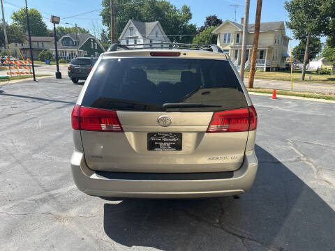 2004 Toyota Sienna LE 7 Passenger