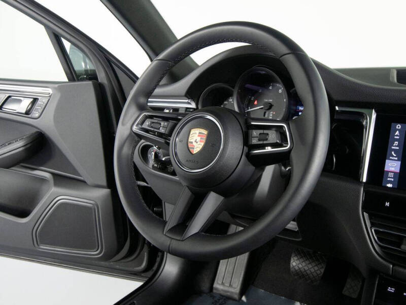 2025 Porsche Macan