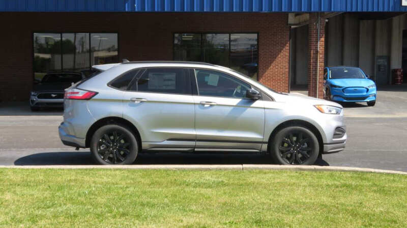 2023 Ford Edge SE