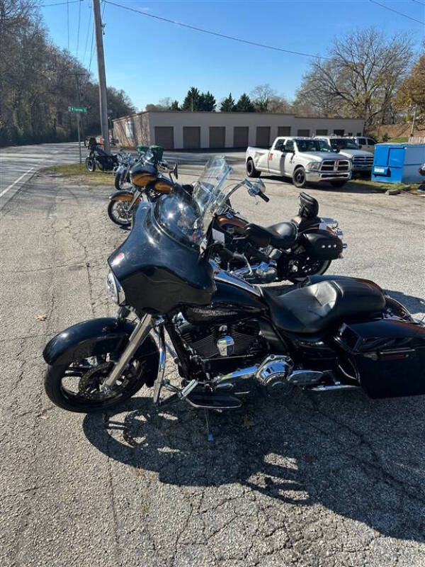 2011 Harley-Davidson FLHX -