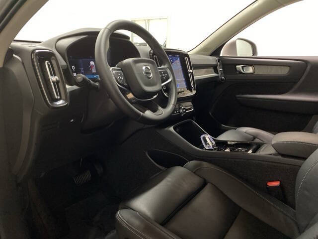 2025 Volvo XC40 B5 Plus Bright Theme