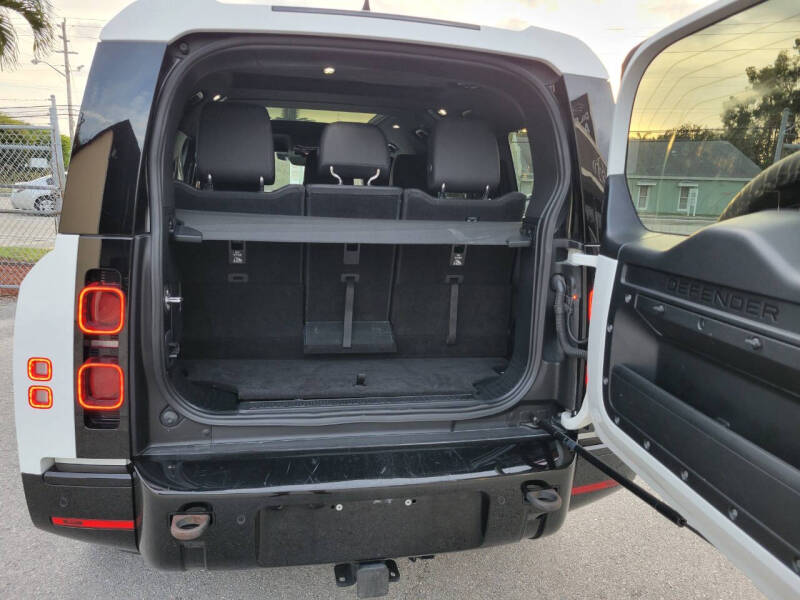 2024 Land Rover Defender 130 P400 X-Dynamic SE