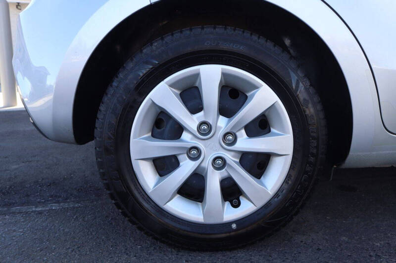 2012 Kia Rio 5-Door LX