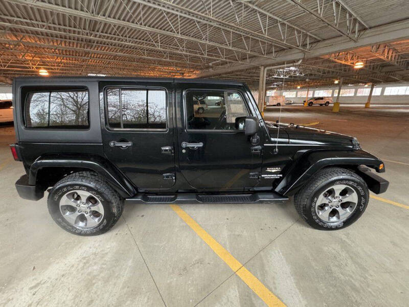 2012 Jeep Wrangler Unlimited Sahara photo 6