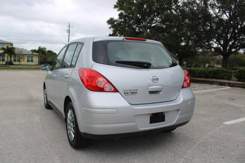 2011 Nissan Versa 1.8 S