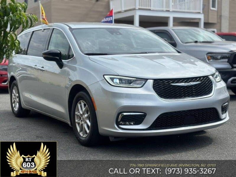 2024 Chrysler Pacifica Touring L