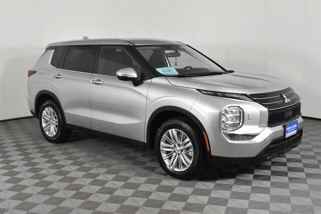 2024 Mitsubishi Outlander ES